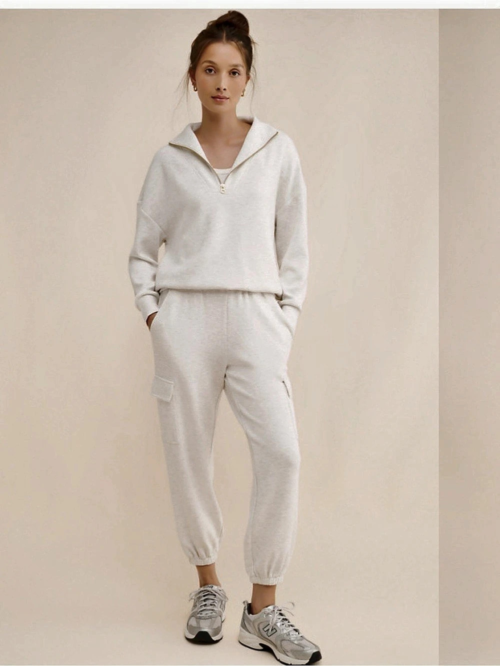 Varley Women's Cargo Joggers in White Like New